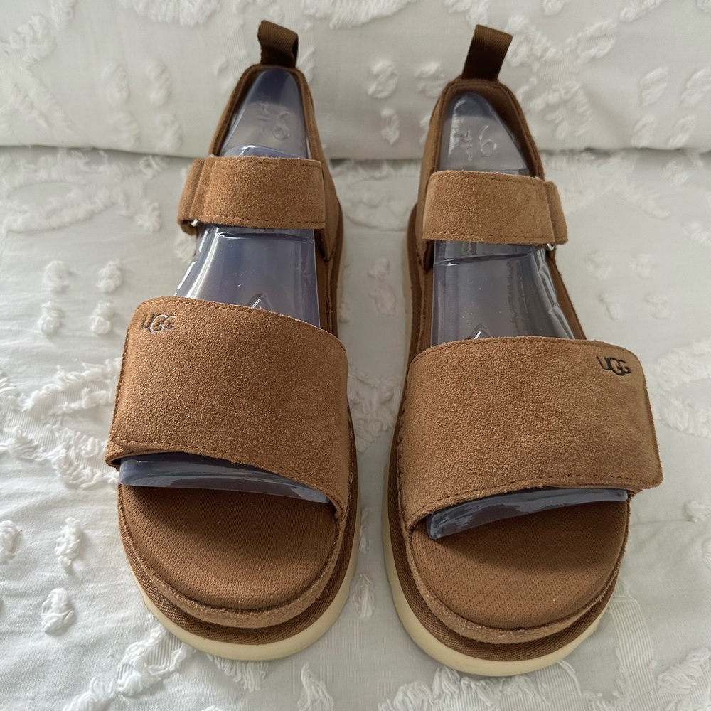 NEW IN BOX UGG Goldenstar Sandals in Chestnut